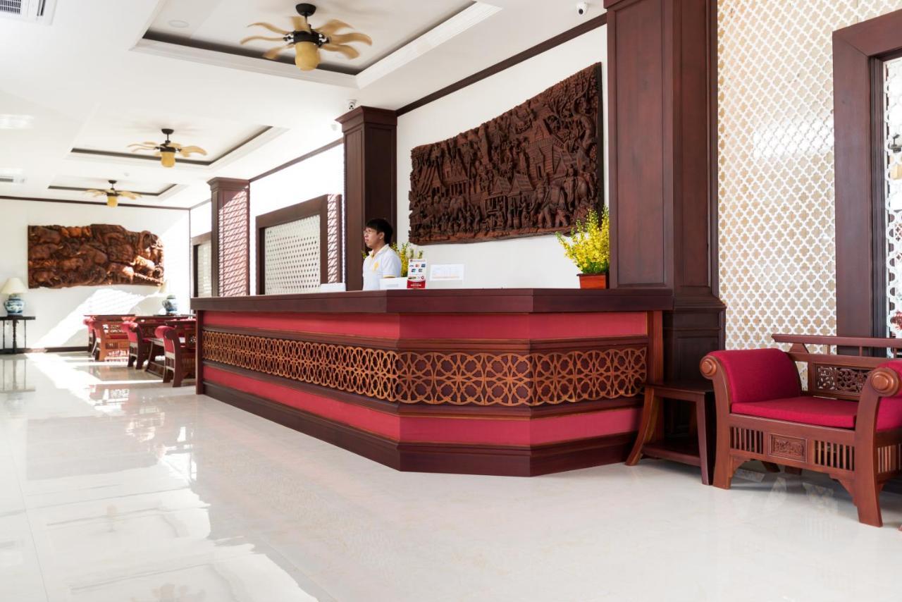 Manorom Chateau Hotel Vientiane Exteriör bild